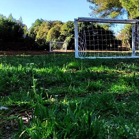 Offrez-Vous Un Sejour Dans Notre Gite A Entressen Une Grande Piscine Pour Se Rafraichir ,Un Espace De Jeux Pour Enfants Pour Des Heures De Divertissement Un Terrain De Petanque Pour Des Parties Endiablees Luaran gambar