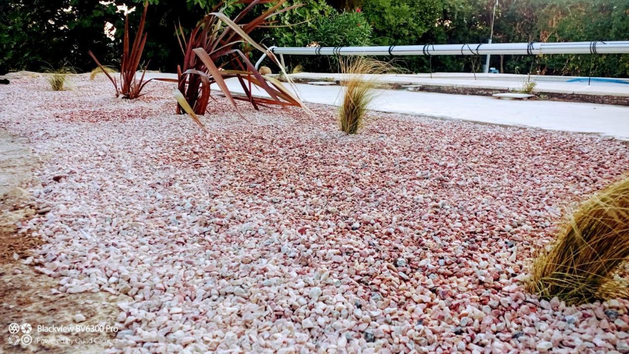 Offrez-Vous Un Sejour Dans Notre Gite A Entressen Une Grande Piscine Pour Se Rafraichir ,Un Espace De Jeux Pour Enfants Pour Des Heures De Divertissement Un Terrain De Petanque Pour Des Parties Endiablees Luaran gambar