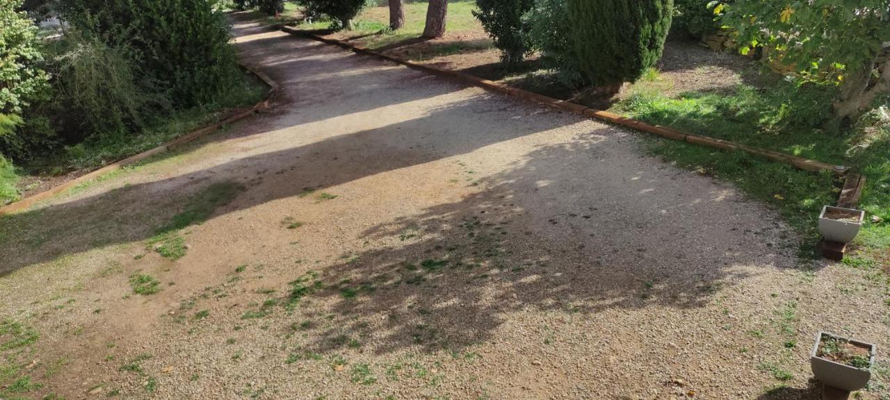 Offrez-Vous Un Sejour Dans Notre Gite A Entressen Une Grande Piscine Pour Se Rafraichir ,Un Espace De Jeux Pour Enfants Pour Des Heures De Divertissement Un Terrain De Petanque Pour Des Parties Endiablees Luaran gambar
