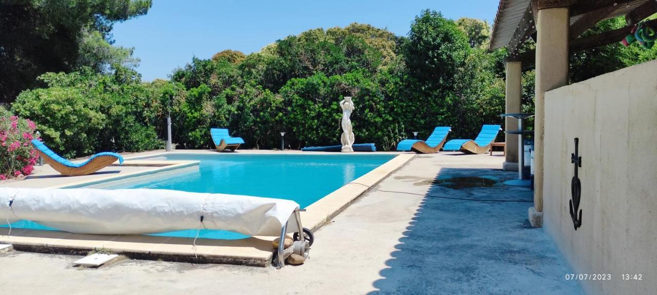 Offrez-Vous Un Sejour Dans Notre Gite A Entressen Une Grande Piscine Pour Se Rafraichir ,Un Espace De Jeux Pour Enfants Pour Des Heures De Divertissement Un Terrain De Petanque Pour Des Parties Endiablees Luaran gambar