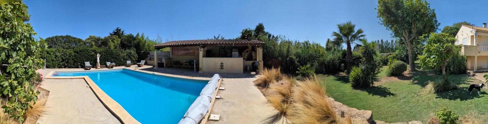Offrez-Vous Un Sejour Dans Notre Gite A Entressen Une Grande Piscine Pour Se Rafraichir ,Un Espace De Jeux Pour Enfants Pour Des Heures De Divertissement Un Terrain De Petanque Pour Des Parties Endiablees Luaran gambar